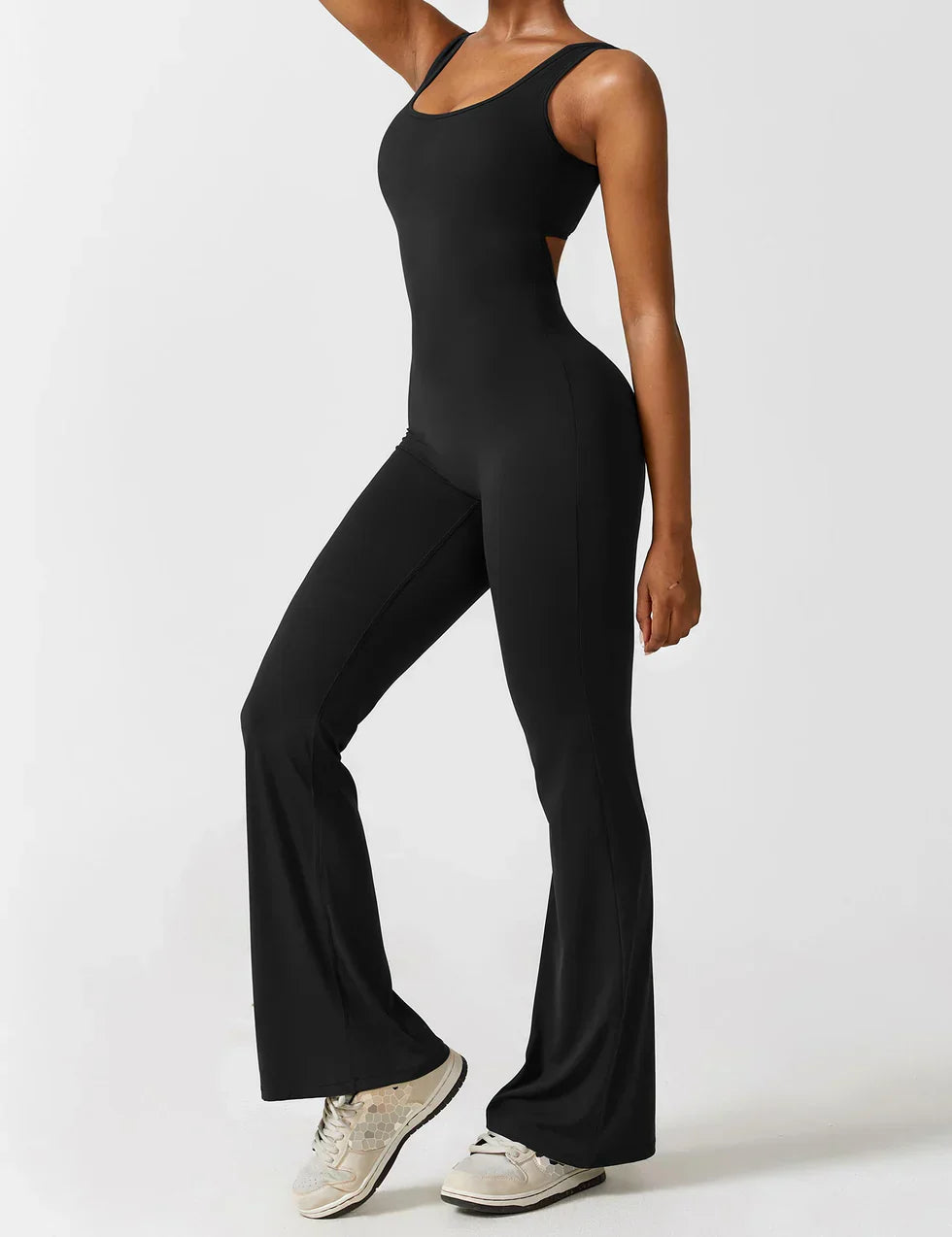 Elodie - Jumpsuit s rozšířenými nohavicemi a V-zadním výstřihem