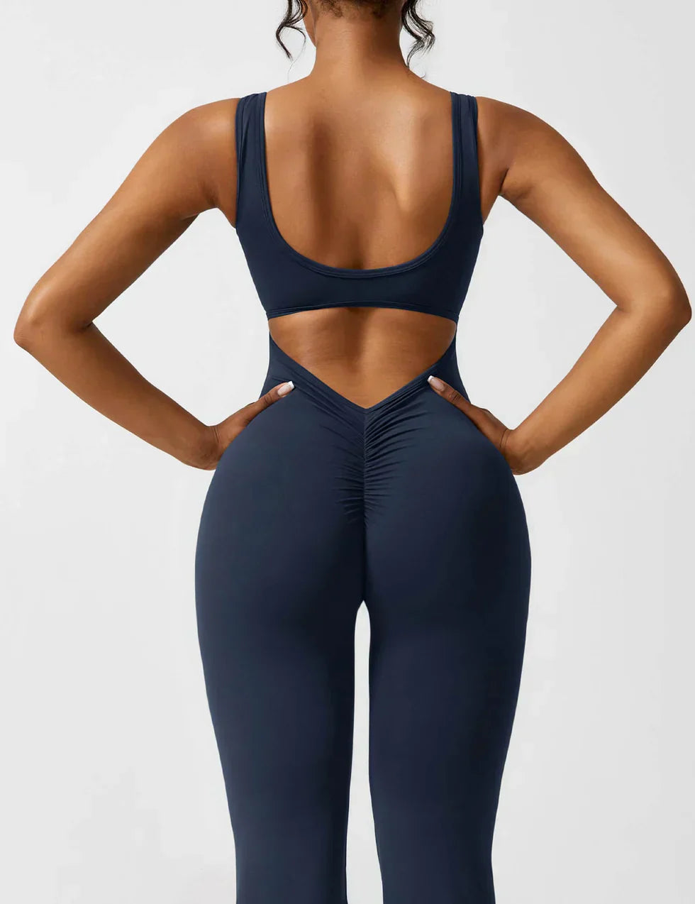 Elodie - Jumpsuit s rozšířenými nohavicemi a V-zadním výstřihem