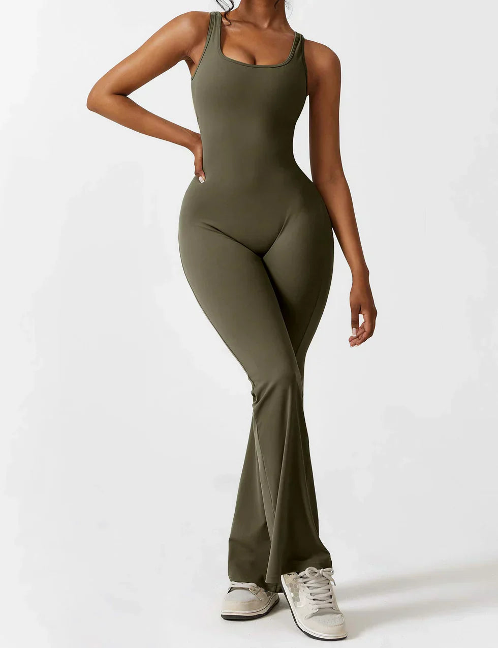 Elodie - Jumpsuit s rozšířenými nohavicemi a V-zadním výstřihem