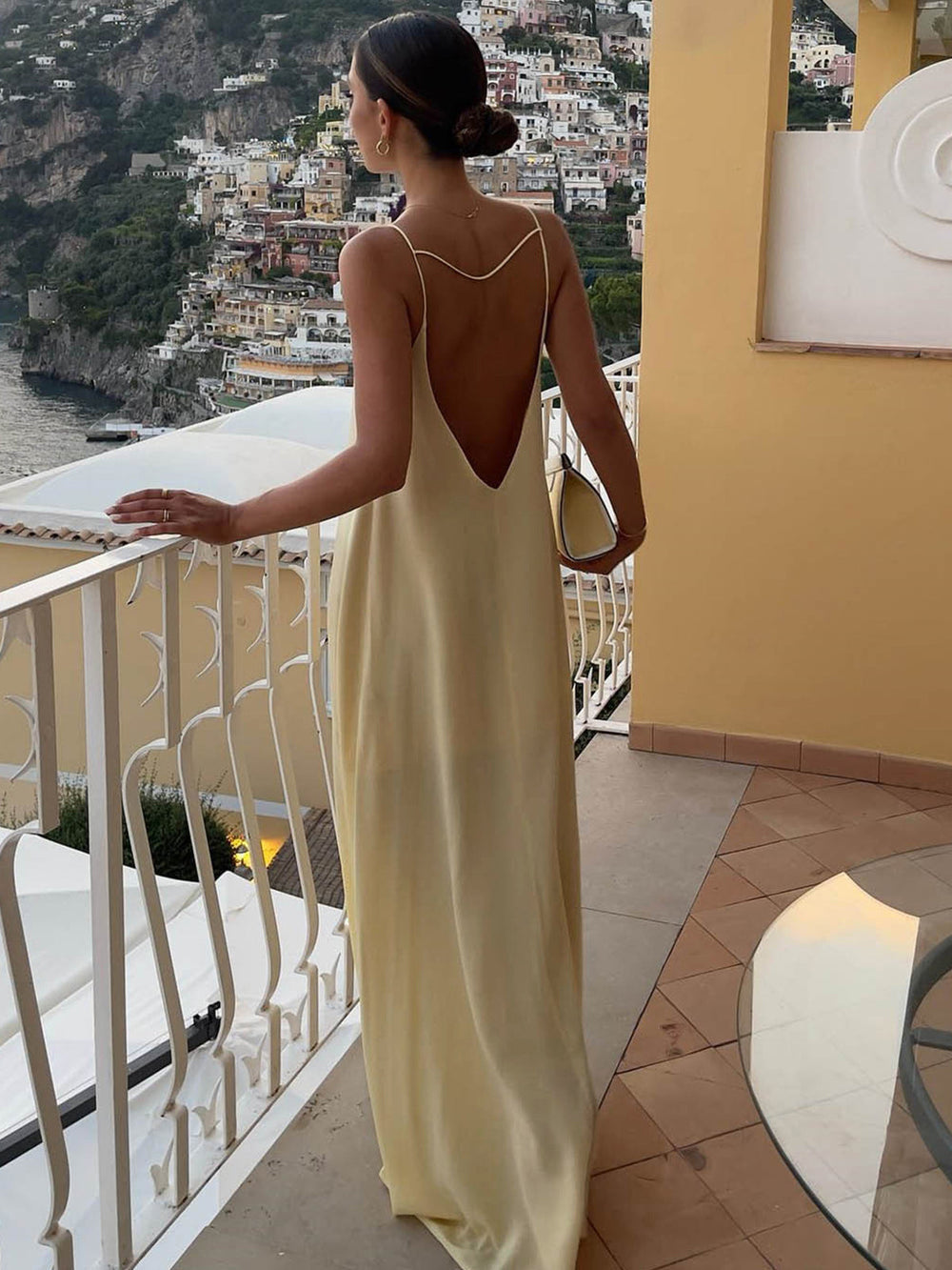 Kiana | Elegantní šaty bez zad