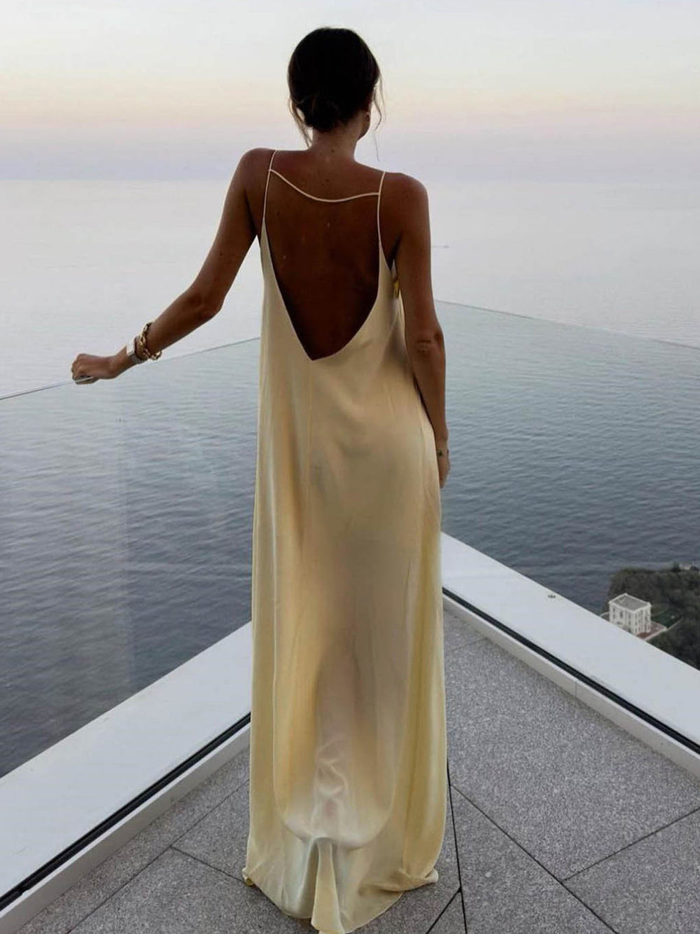 Kiana | Elegantní šaty bez zad