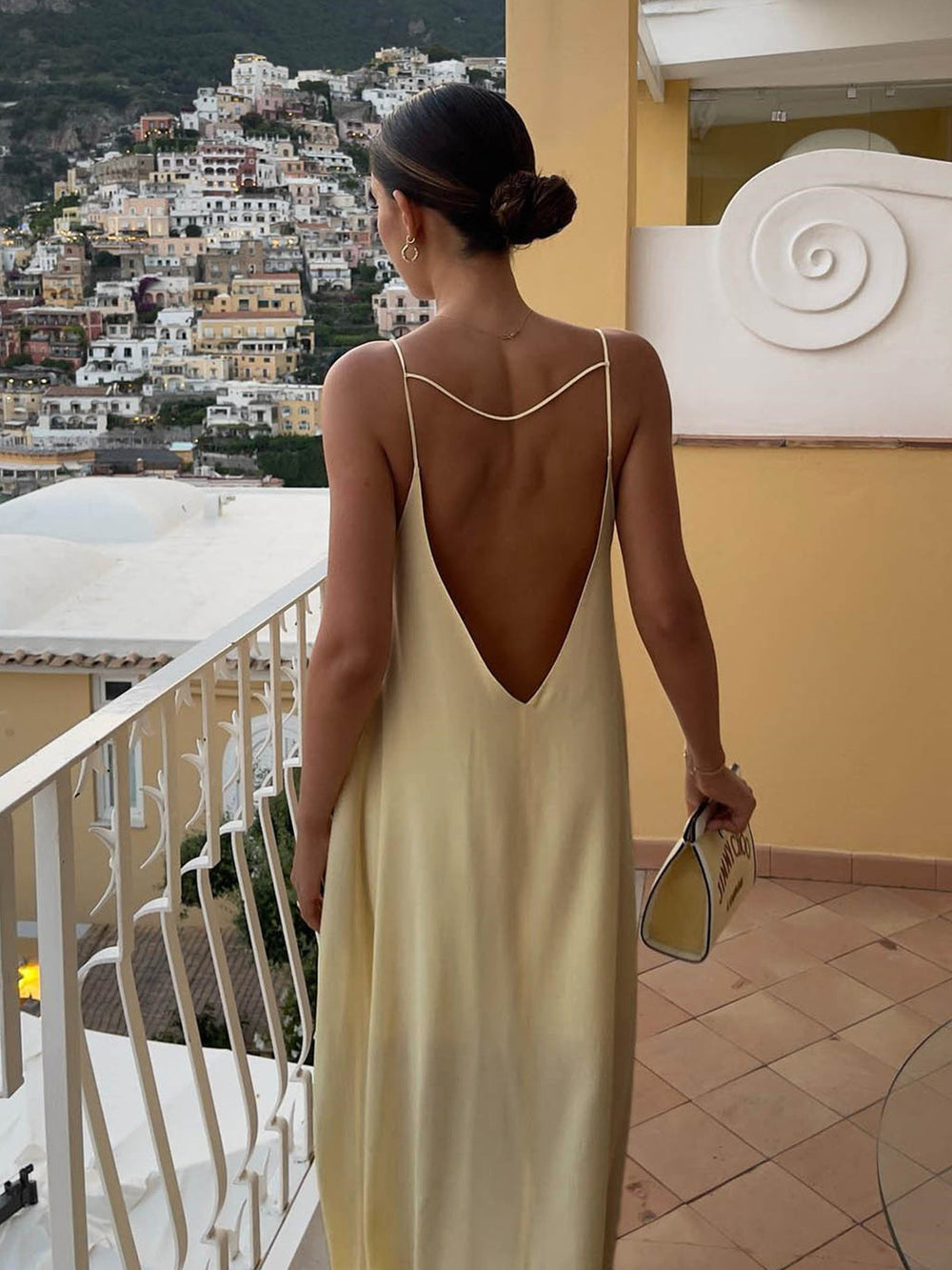 Kiana | Elegantní šaty bez zad